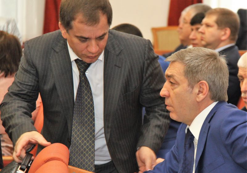 Членов правительства Дагестана, задержанных в Махачкале, транспортируют в Москву