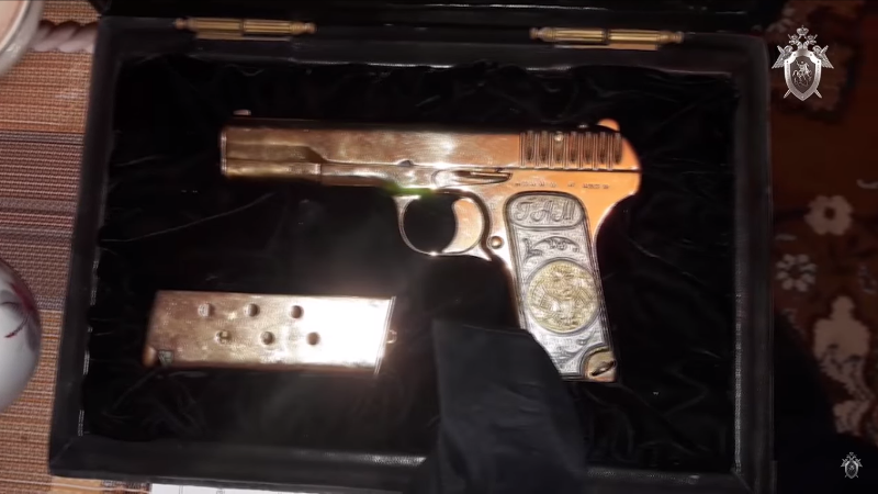 Найденный у премьера Дагестана позолоченный пистолет хранился незаконно