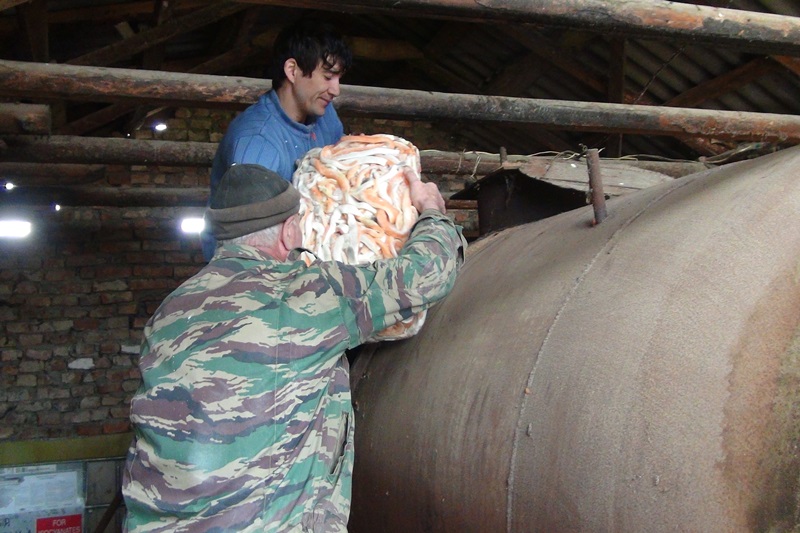 В Дагестане уничтожили 320 кг санкционной продукции из Франции