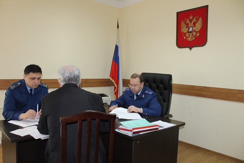 Прокурор Дагестана Денис Попов продолжает прием граждан