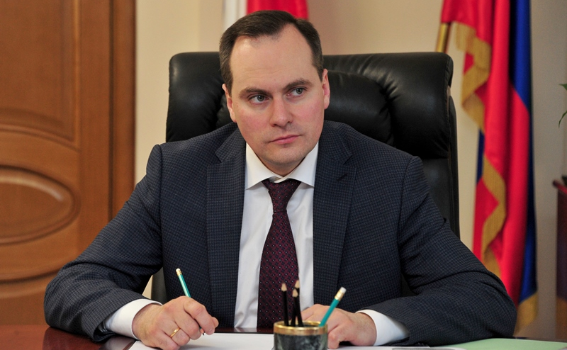 Артем Здунов ознакомился с работой трех министерств
