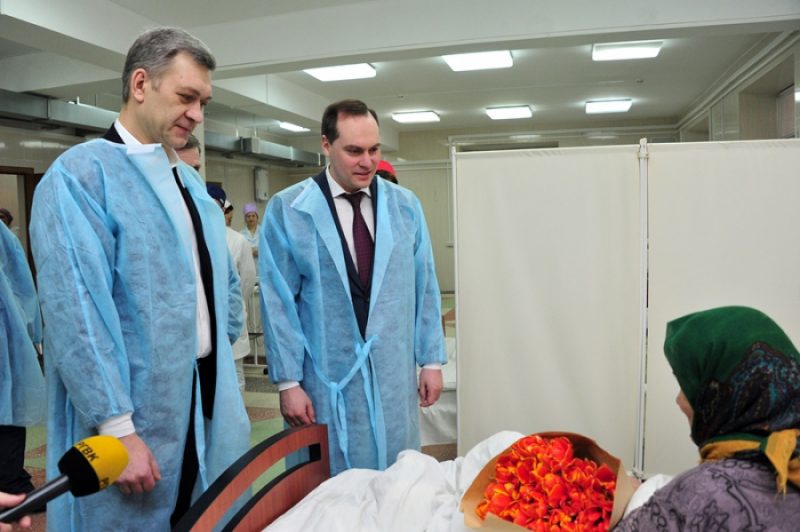 Артем Здунов поздравил пациенток госпиталя ветеранов с праздником 8 Марта