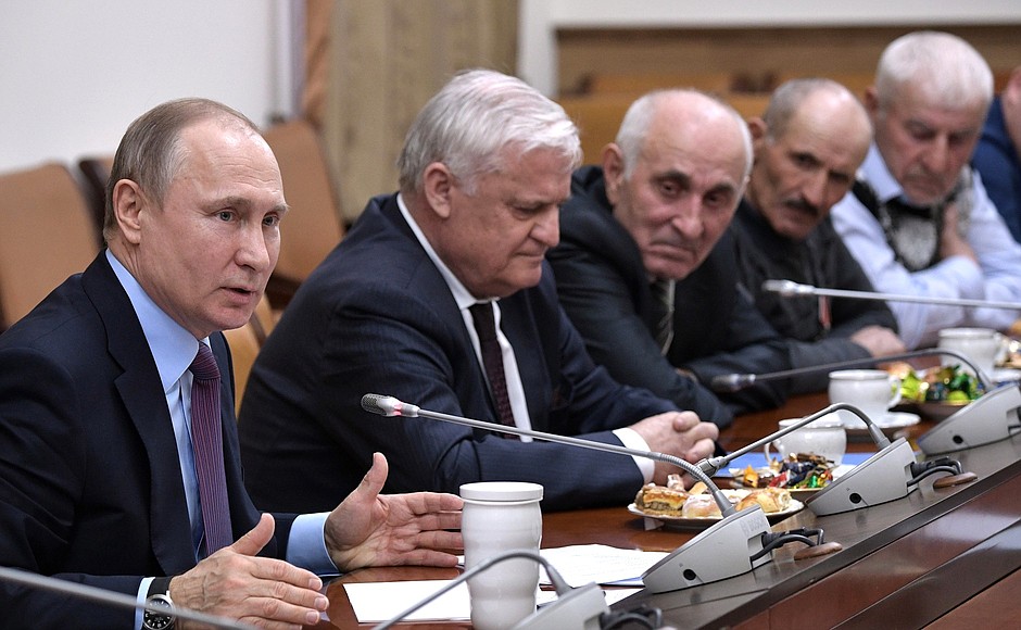 Газ, налоги, школы. О чем говорили общественники Дагестана на встрече с Путиным