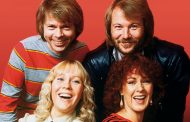 Участники ABBA собрались вместе на пару песен