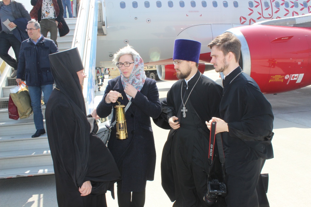 Благодатный огонь привезли в Дагестан