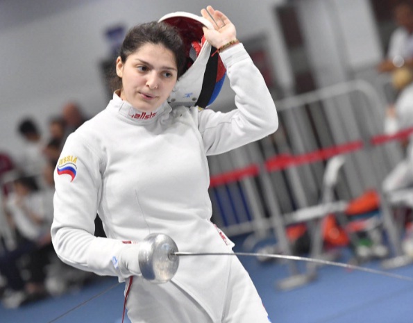 16-летняя Айзанат Муртазаева дебютировала на чемпионате мира по фехтованию