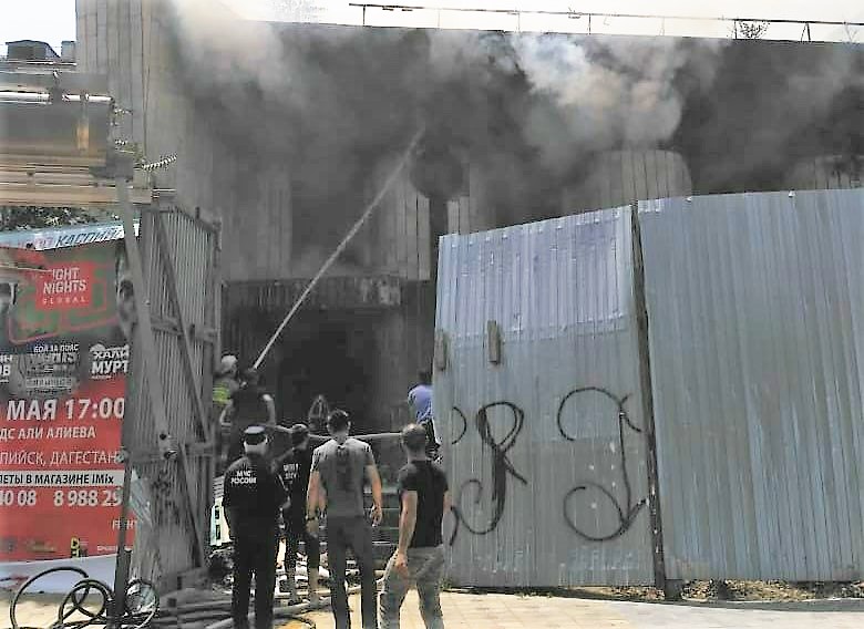 В Махачкале произошел пожар рядом с гостиницей «Каспий» 