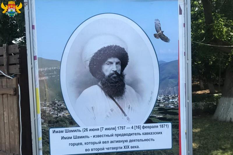 В Махачкале удалили рекламу с портретами знаменитых дагестанцев