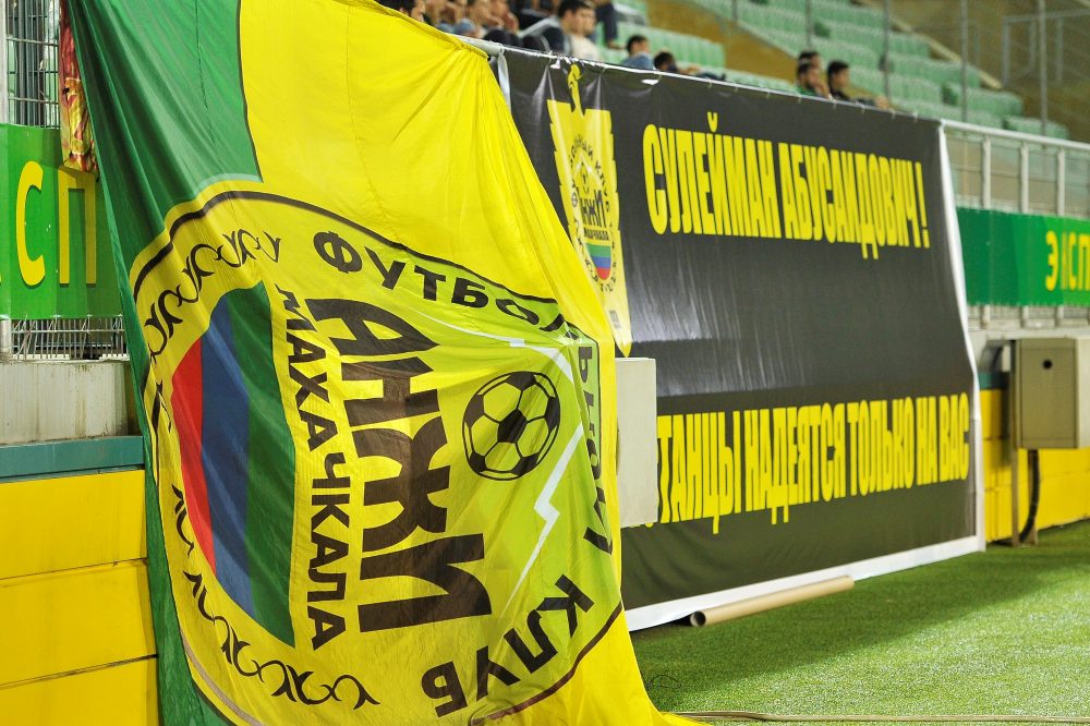 Болельщики «Анжи» вывесили на матче баннеры-послания Сулейману Керимову
