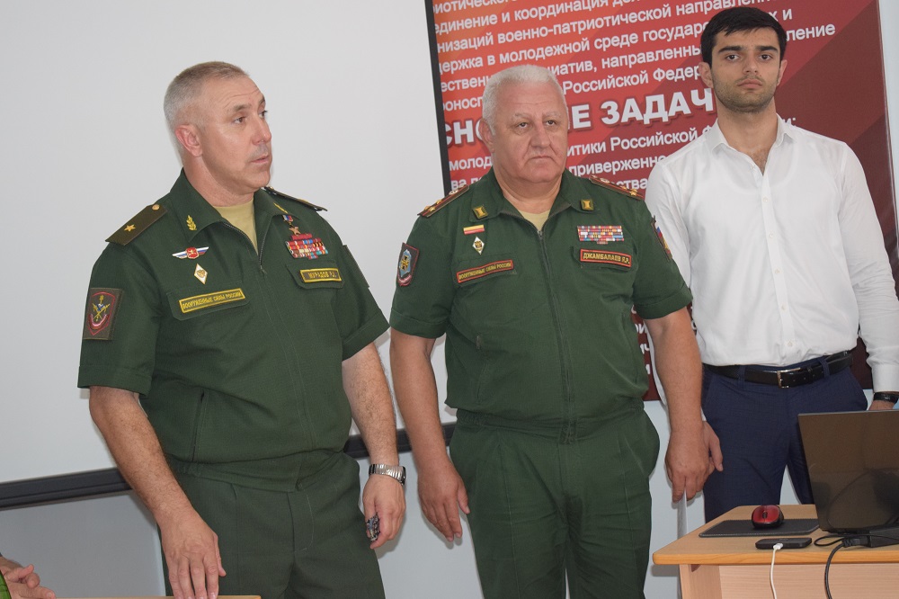 Герой России встретился с юнармейцами Дагестана