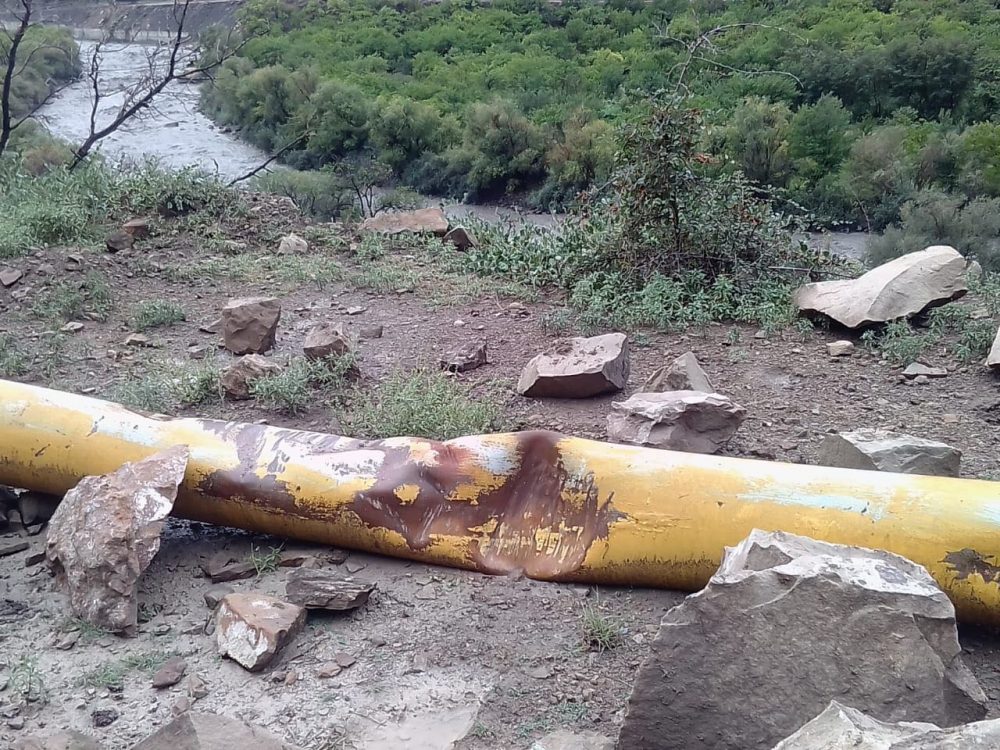 Камнепад повредил газопровод в Цумадинском районе (фото)