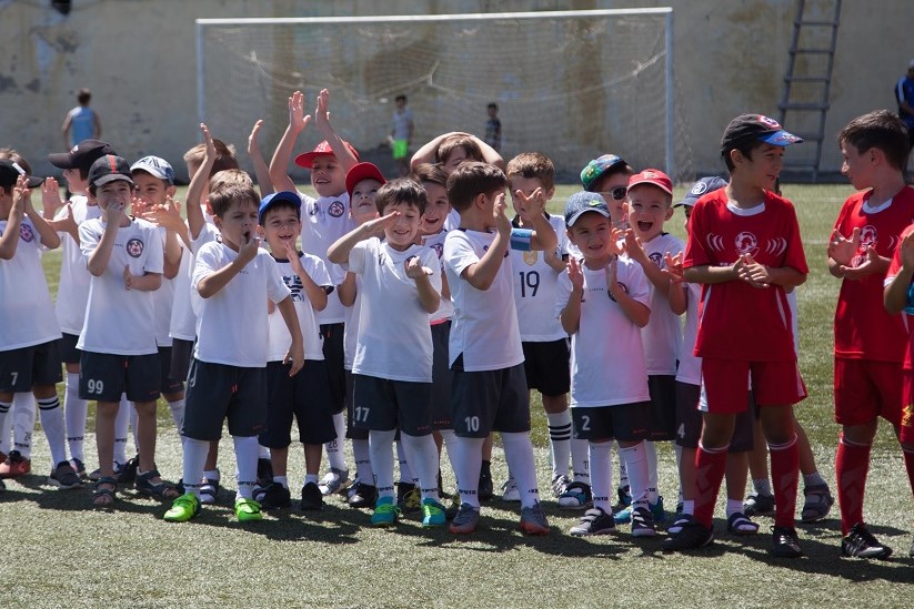 В Махачкале начался детский футбольный турнир «Кожаный мяч»