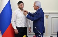 Глава Дагестана наградил борцов орденами и медалями