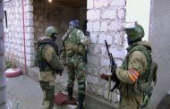 Не более трех боевиков скрываются в заблокированном доме в селе Эндирей