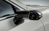 Lexus ES для Японии: первый серийный автомобиль с цифровыми зеркалами