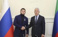 Хабиб и Абдулманап Нурмагомедовы удостоены государственных наград Дагестана
