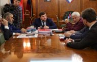 Мурад Алиев встретился с отцом убитых братьев Гасангусеновых