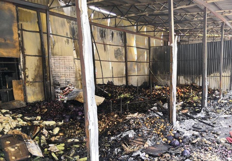 Руководство рынка № 2 в Махачкале восстановит уничтоженные пожаром павильоны