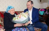 Премьер-министр Дагестана поздравил со 100-летием блокадницу Тамару Таркнаеву