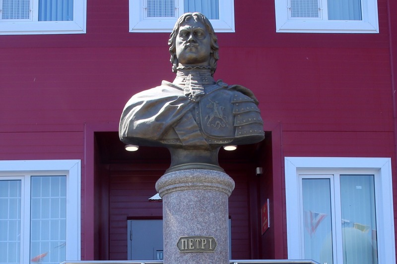 В Махачкале открыт еще один памятник Петру Первому