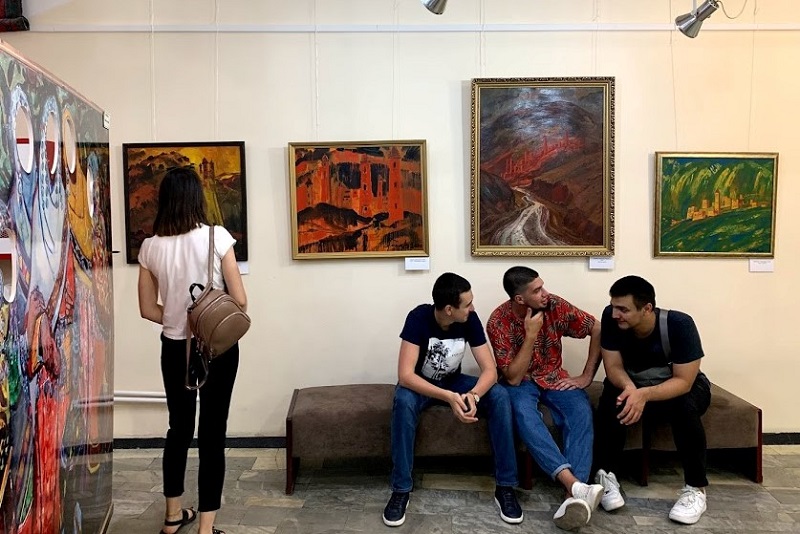 Дагестан знакомится с творчеством чеченского художника Саида Бицираева (ФОТО)