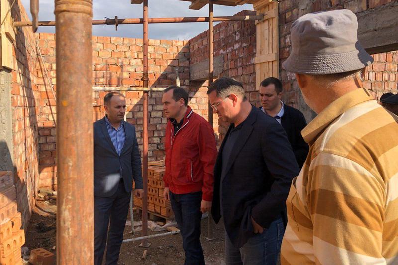 Артем Здунов проинспектировал ход строительства социальных объектов в Карабудахкентском районе