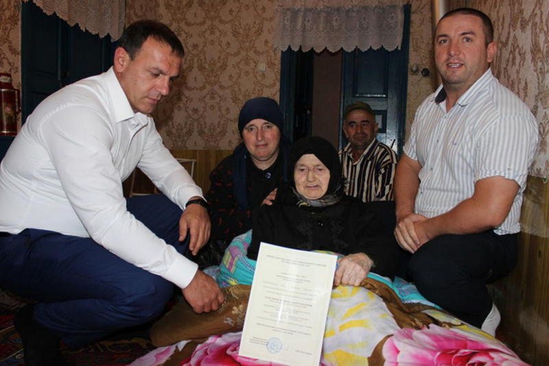 Жительнице Табасаранского района вручили свидетельство о предоставлении жилищной субсидии