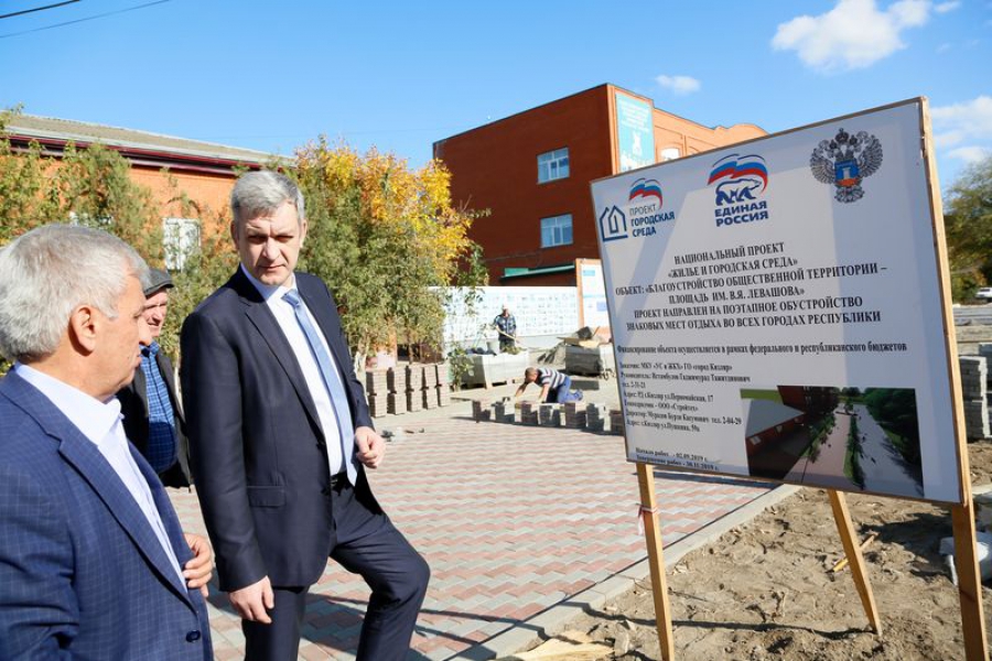 Владимир Иванов проверил в Кизляре ход реализации проекта «Комфортная городская среда»