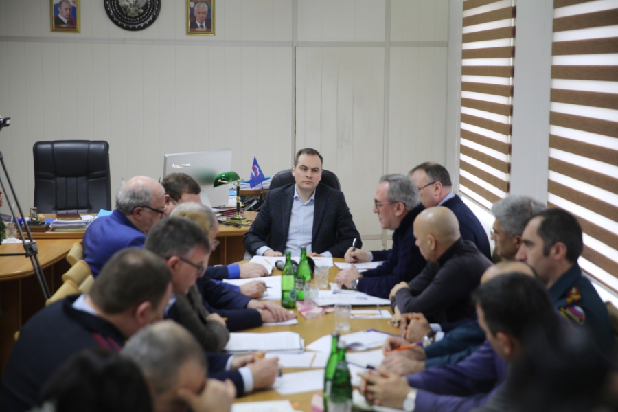 Артем Здунов провел оперативное совещание в Кизляре по поводу вспышки кишечной инфекции