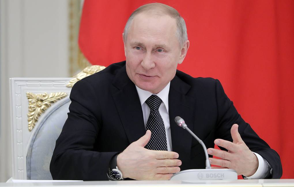 Путин поддержал идею внести в Конституцию норму об уважении к людям труда