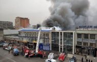 В Махачкале горит крыша торгового центра «Пассаж»