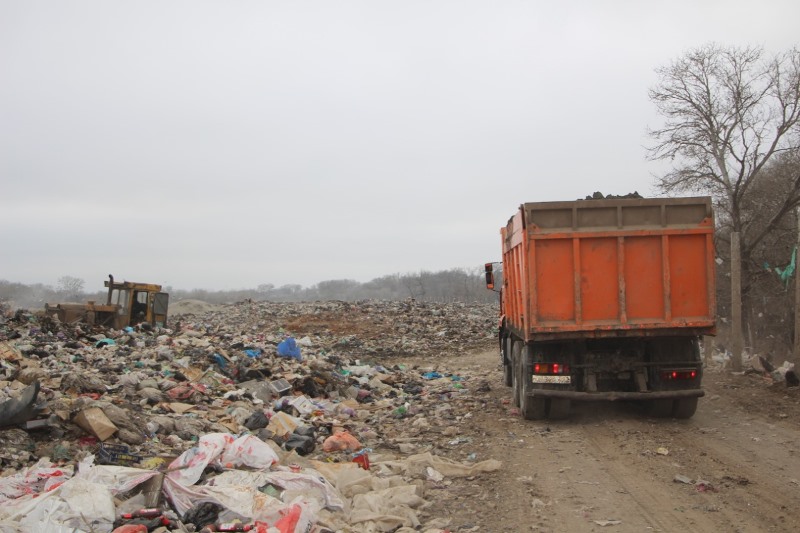 Потушен тлеющий мусорный полигон в Кизляре