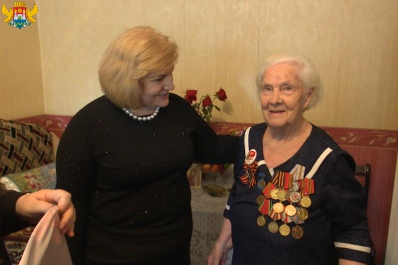 В Махачкале в преддверии 8 марта поздравили женщин – ветеранов Великой Отечественной войны