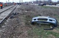 В Избербаше локомотив протаранил автомобиль: два человека погибли