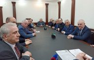 Владимир Иванов представил врио мэра Дагестанских Огней коллективу городской администрации