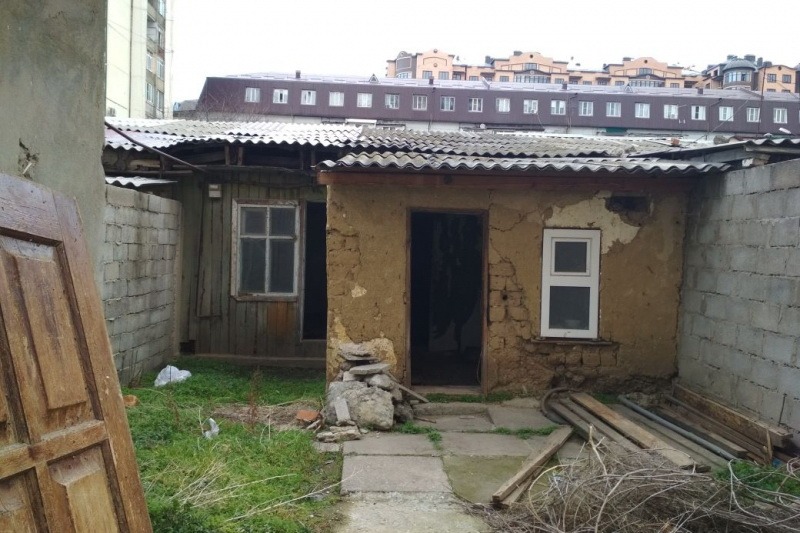 Мэр Махачкалы доложил парламентариям о причинах срыва программы переселения из аварийного жилья