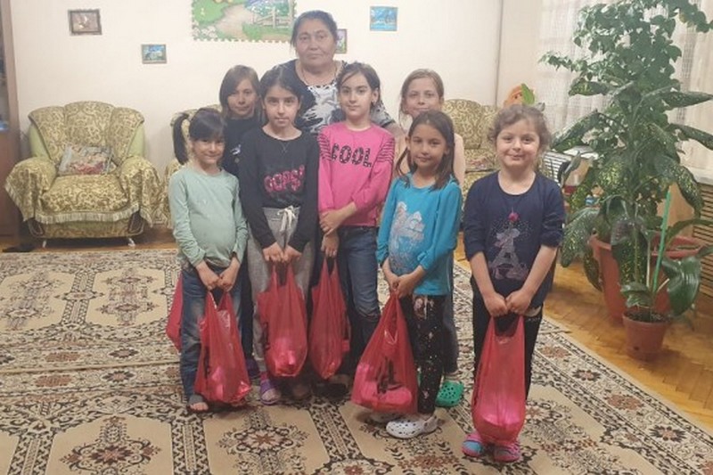 Накануне Ураза-байрам минтруд Дагестана доставил продукты и сладости детям из малоимущих семей