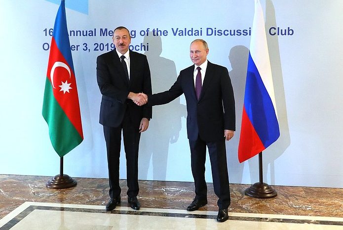 Путин и Алиев обсудили по телефону ситуацию на юге Дагестана