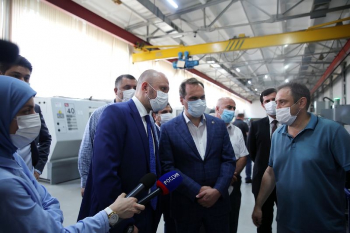 Артем Здунов посетил филиал завода «Азимут» в Махачкале