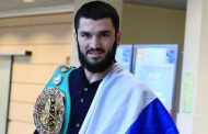 Боксер Артур Бетербиев проведет первый профессиональный бой в России