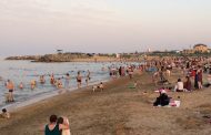 Роспотребнадзор снял запрет на купание в море в черте Каспийска
