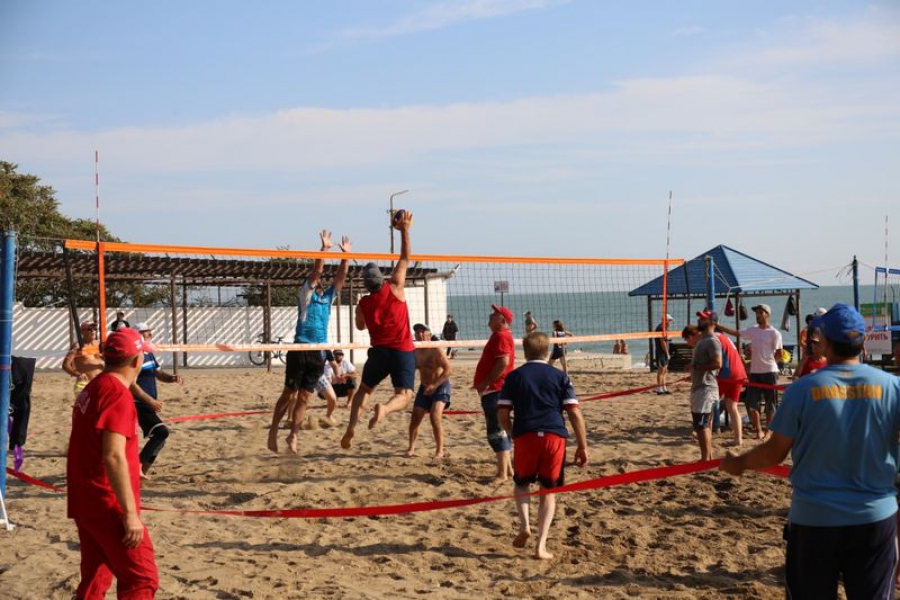 Команда из Хасавюртовского района выиграла республиканский турнир по пляжному волейболу