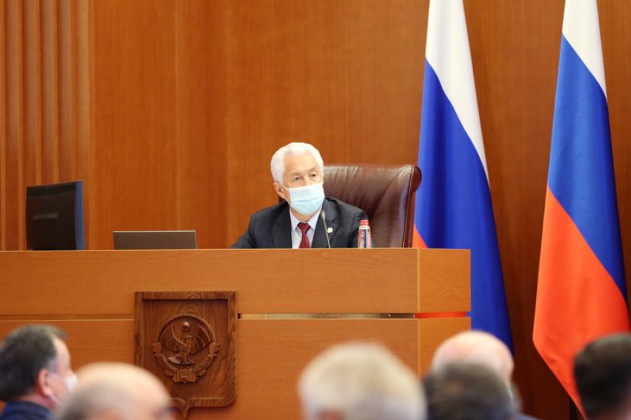 Владимир Васильев принял участие в очередной сессии дагестанского парламента