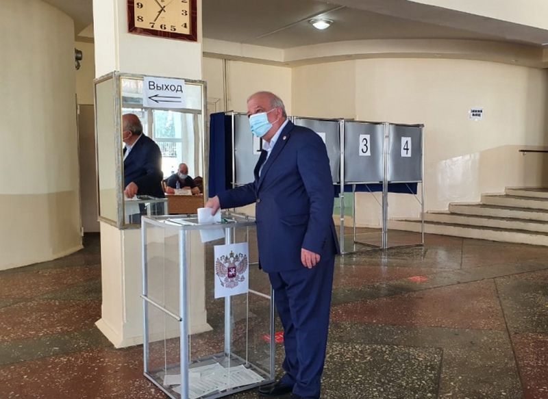 Анатолий Карибов принял участие в выборах