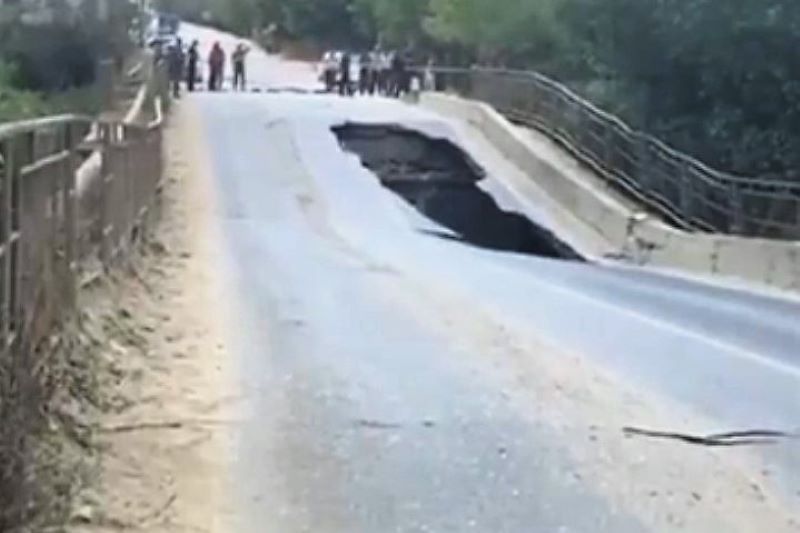 В Буйнакском районе рухнул мост