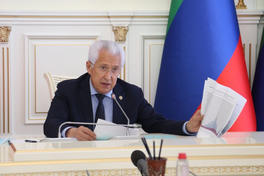 Глава Дагестана: «Чиновник, не уплачивающий налоги, не может работать на госслужбе»