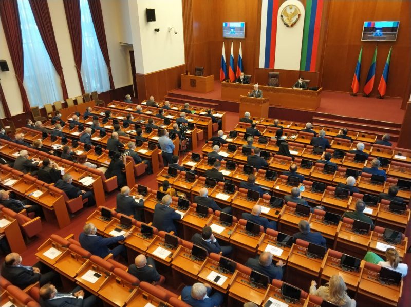 Меликов представлен правительству и парламенту Дагестана в должности врио главы республики