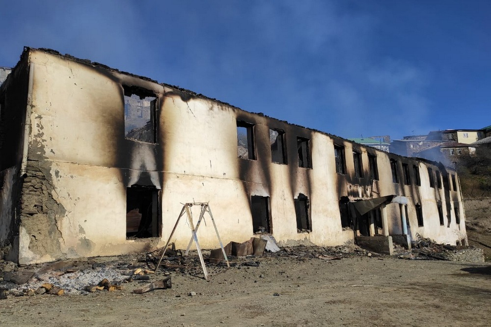В Тляратинском районе Дагестана сгорела старая школа