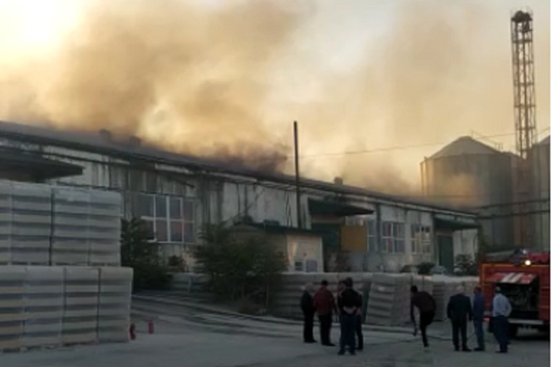 Дагестан что случилось сегодня новости. Пожар в Дербенте. Пожар на Винзаводе. Пожар в Дербенте сегодня. Пожар на ферме Дербент.