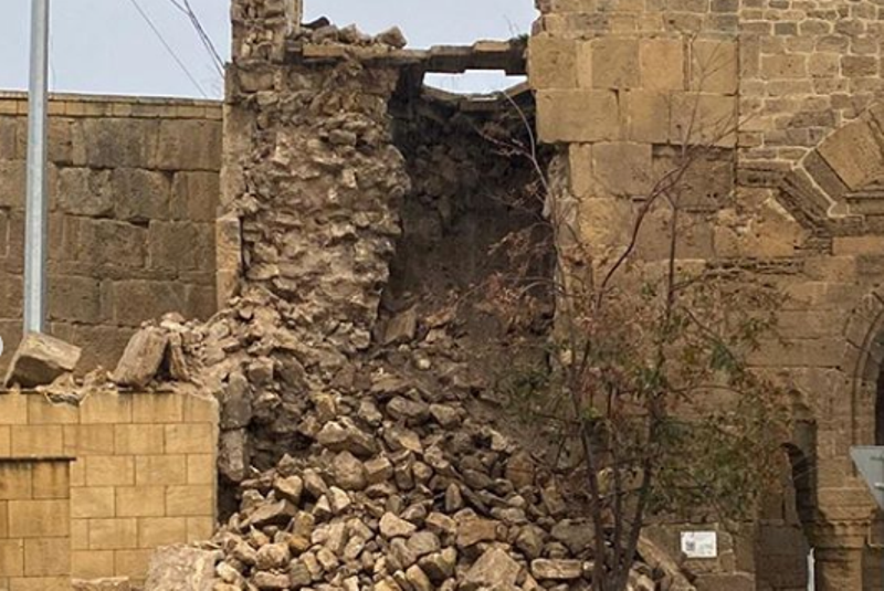 В Дербенте рухнула часть крепостной стены